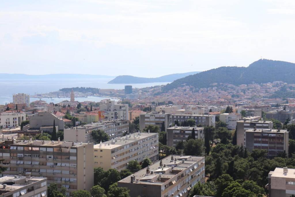 New! Top Apartment, Split View From Above エクステリア 写真