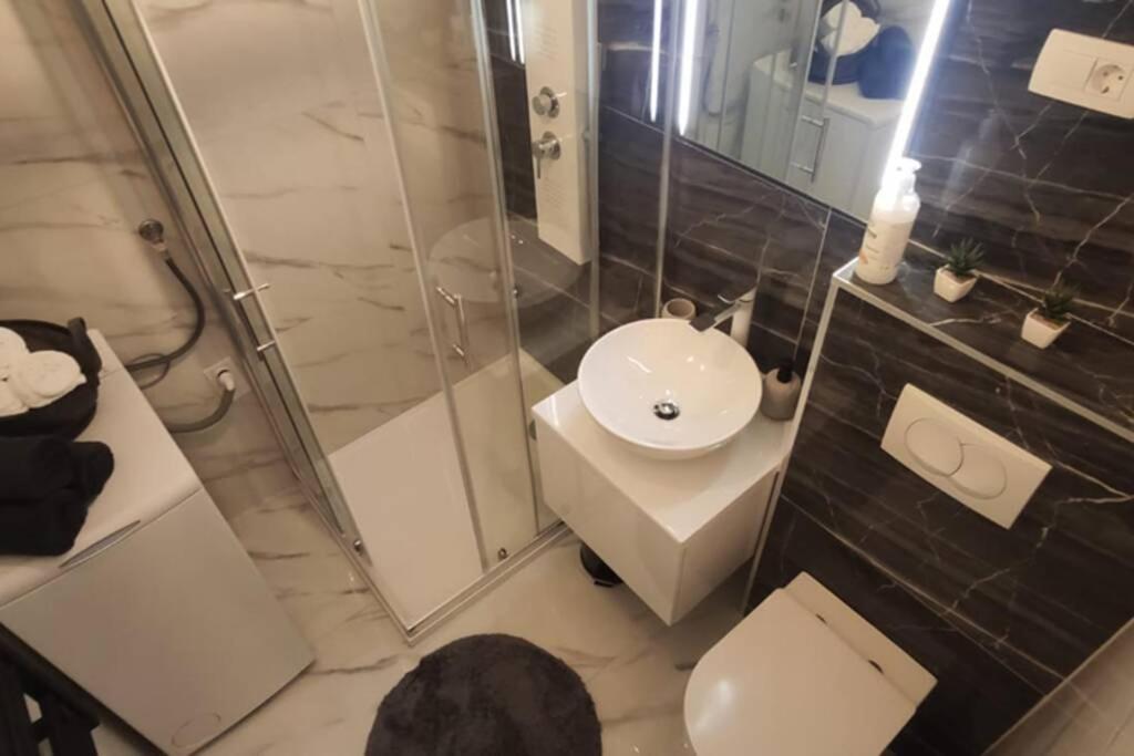 New! Top Apartment, Split View From Above エクステリア 写真